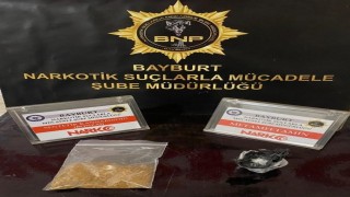Polisin arama yaptığı şüphelinin üzerinde bir miktar uyuşturucu madde bulundu