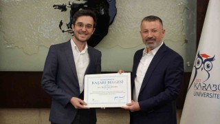Rektör Kırışıktan Anatomi Alanınında Türkiye Birinciliği Kazanan Akademisyene Ödül