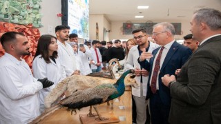 Rektör Levent, 16 Nisan Dünya Biyologlar Günü etkinliğine katıldı