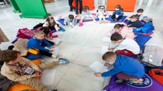 ‘Resimlerden Resim Beğen Sergisine miniklerden ziyaret