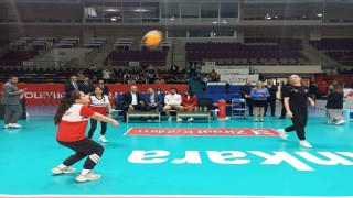 RTÜK Başkanı Şahin, Türkiye Voleybol Federasyonunda çocuklarla bir araya geldi