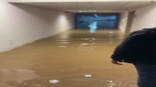 Sağanak yağış CHPli belediyeyi de vurdu: Bodrum katını su bastı