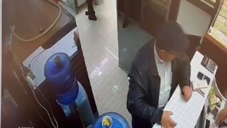 Sahte altın satarak kuyumcuları dolandıran 2 kişi yakalandı