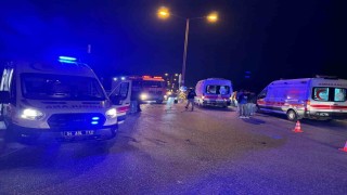 Sakaryada duble yolda iki otomobil çarpıştı: 1i ağır 7 yaralı