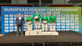 Sakaryalı sporcu Gürcistanda Türk Bayrağını dalgalandırdı