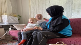 Sakaryanın 105 yaşındaki çınarına tebessüm oldular