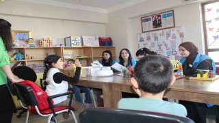 Salih Baba Yurdu gönüllüleri 23 Nisanı özel çocuklarla kutladı
