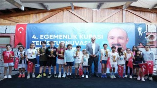 Şampiyon çocukların ödülleri başkan Kotandan