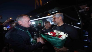 Şampiyon Kocaelisporu protokol ve taraftar karşıladı