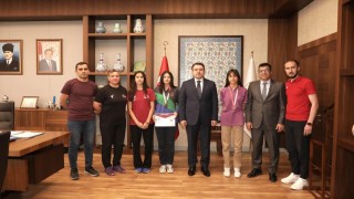 Şampiyon sporcular valilik makamında ağırlandı