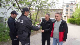 Samsunda yürek ısıtan olay: Bulduğu içi dolar dolu cüzdanı polise teslim etti