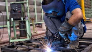 Sanayi Üretimi Şubat 2025’te Yıllık %1,9 Azaldı