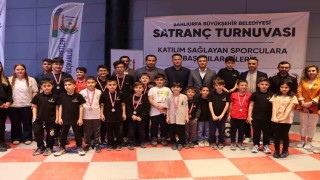 Şanlıurfada 23 Nisan Satranç Turnuvası final ve ödül töreniyle sona erdi