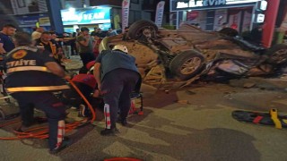 Şanlıurfada park halindeki araçlara çarpan otomobil takla attı: 2 ölü, 1 yaralı
