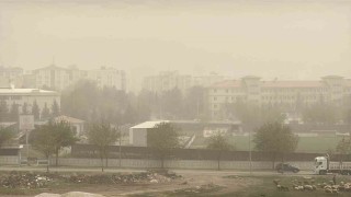 Şanlıurfada ve ilçelerinde toz taşınımı hayatı olumsuz etkiliyor