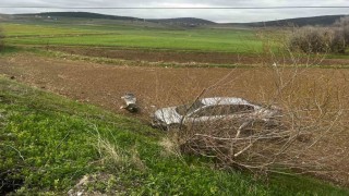 Şarampole uçan aracın sürücüsü yara almadı