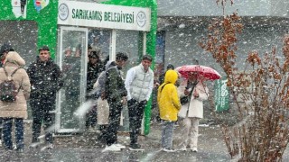 Sarıkamışa nisanda lapa lapa kar yağdı
