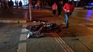 Sarıyerde kontrolden çıkan motosiklet otomobile çarptı: 2 ağır yaralı