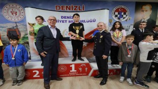 Satrançta küçük ellerden büyük hamleler