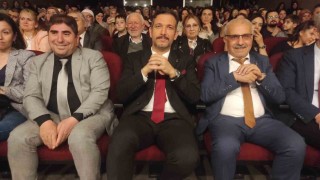Selendili gençlerin tiyatro gösterisi ilgiyle izlendi