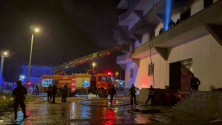 Siirtte terlik fabrikasında çıkan yangında 11 kişi dumandan etkilendi