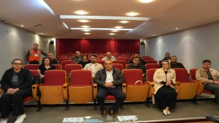 Sınavı geçen belgesini aldı
