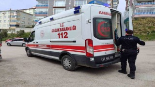 Sinopta 3 tekerlekli motosiklet devrildi: 2 yaralı