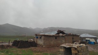 Şırnakta fırtına, ev ve ağılın çatısını uçurdu
