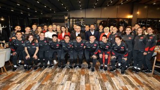 Sivasta A Milli Kadın Futbol Takımına moral yemeği
