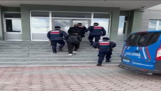 Sivasta göçmen kaçakçıları yakayı ele verdi