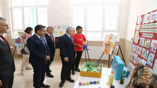 Sivasta miniklerden geri dönüşüm defilesi