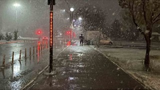 Sivasta nisan karı... Kent merkezi beyaza büründü
