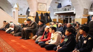 Sivasta ortaokul öğrencileri sabah namazında buluştu