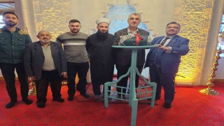 Sivrihisar Ulu Camiine Saç-ı Şerifi bağışladı