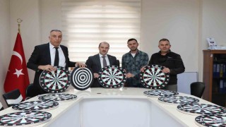 Siyah İnci Motosikletlilerden dart turnuvasına destek
