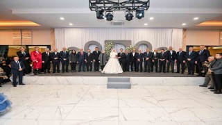 Siyasiler bu düğünde buluştu