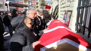 Slovakyadaki kazada yaralanan ve 2 buçuk aylık yaşam mücadelesini kaybeden pilot Eskişehirde defnedildi