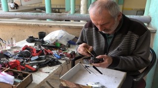 Şoförlüğü bıraktı, 10 yıldır oyuncak tamir ediyor