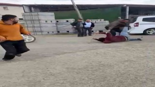 Sopalarla birbirlerine acımasızca vurdular... O anlar kamerada