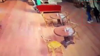 Sosyal medya fenomeni Danla Biliçi eski sevgilisinin darp ettiği anlar kamerada