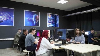 SUBÜ Bilişim Teknolojileri MYOda yüksek kapasiteli bilgisayar laboratuvarı kuruldu