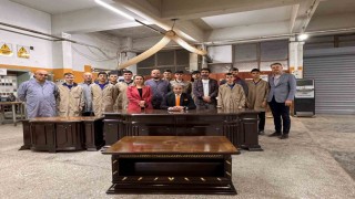 Süper Vali Yazıcıoğlunun makam masası, öğrenciler tarafından restore edildi