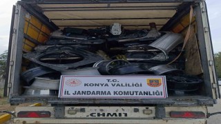 Takip sistemi kapatılan yabancı tırdan gümrük kaçağı malzeme yakalandı