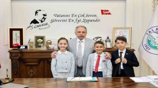 Talasta başkanlık koltuğuna çocuklar oturdu
