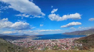 Tatvan semalarındaki bulut geçişleri görsel şölen oluşturdu