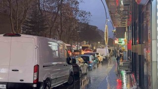 Tatvanda sağanak yağış taşkınlara yol açtı