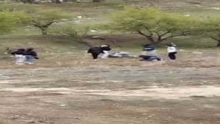 Tekme tokat birbirlerine giren genç kızların kavgası kamerada