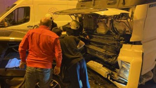 TEMde 8 araç zincirleme kazaya karıştı: 8 yaralı
