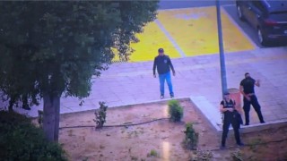 Terör örgütü EOKA destekçisi Rumlardan, Kıbrıs Türklerine taşlı saldırı