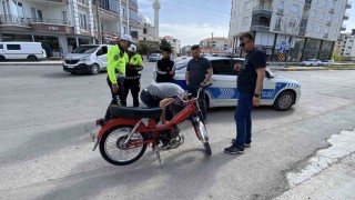 Tescilsiz motosikletin kasksız sürücüsüne 26 bin 965 lira ceza